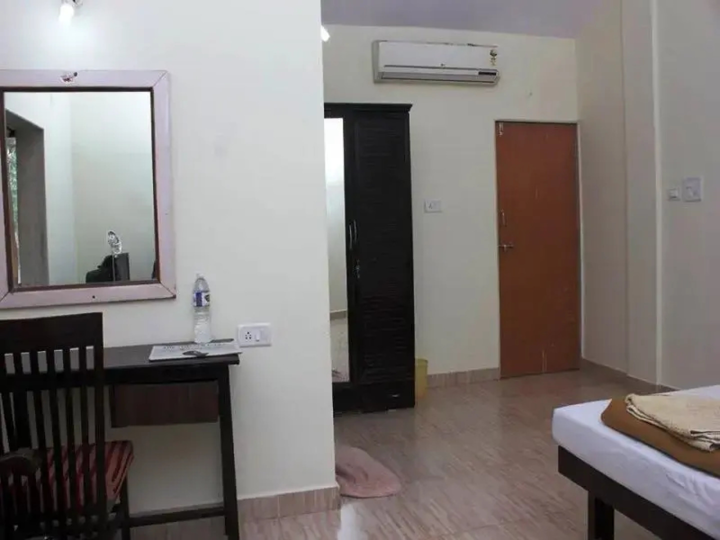 OYO 833 Hotel Prince Santosh Holiday Homes