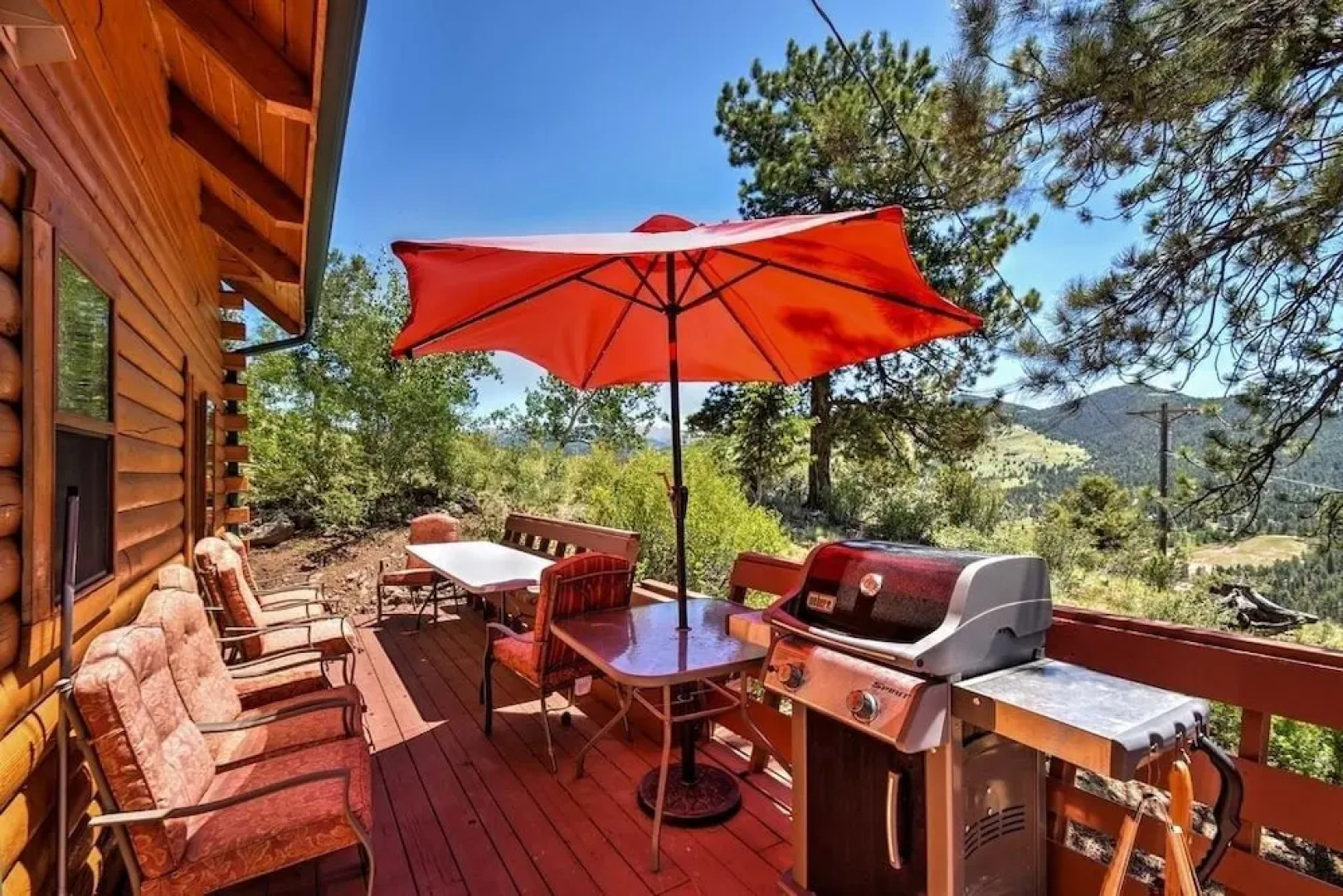 Secluded W/ Game Room & Huge Wraparound Deck 3 Bedroom Cabin