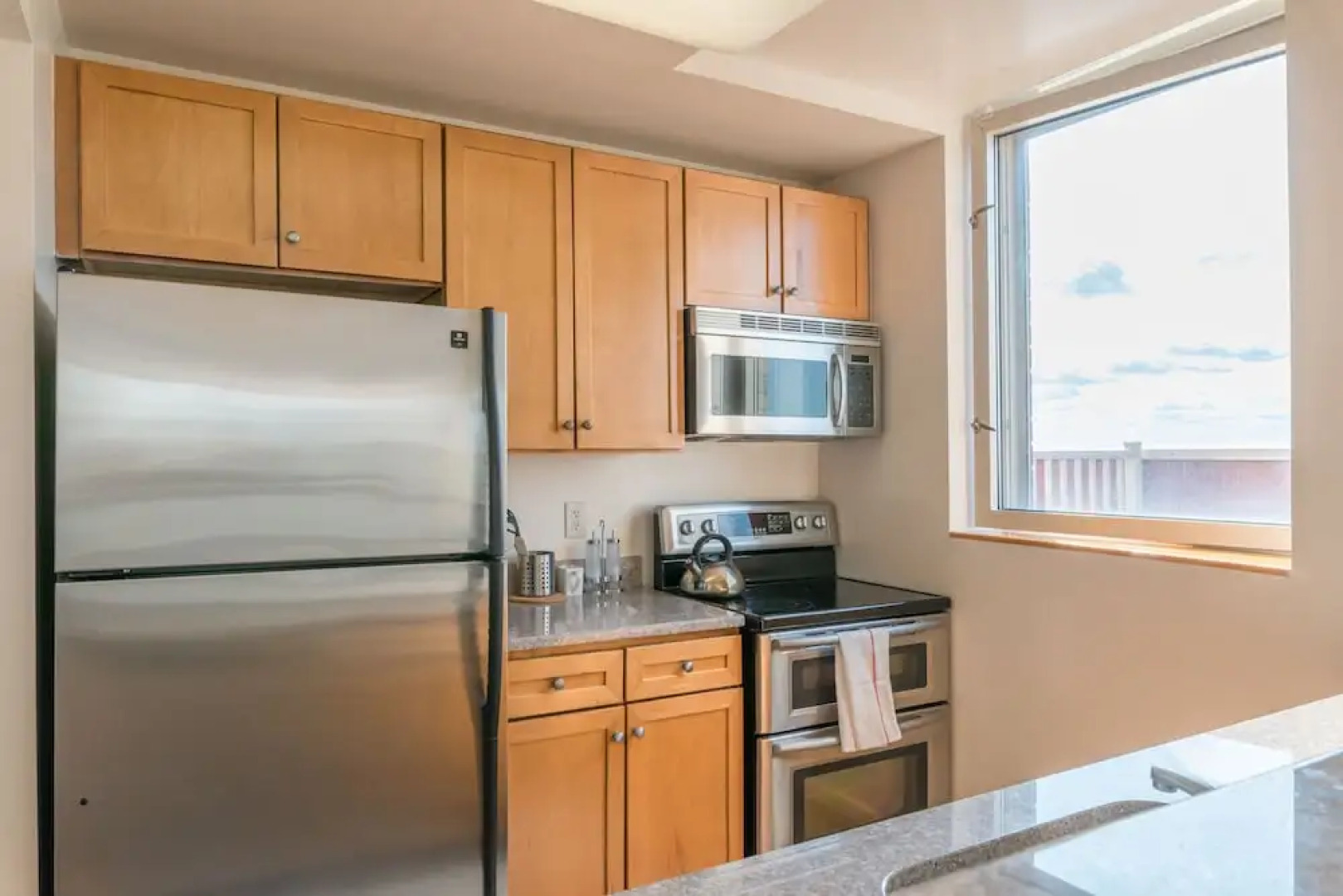 Skyline Luxury Home Suites at Newport