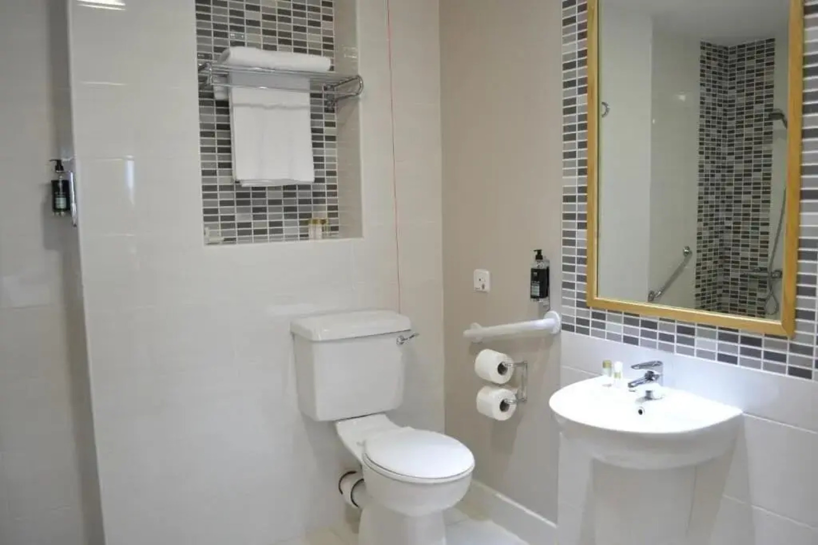 Carrick Plaza Suites