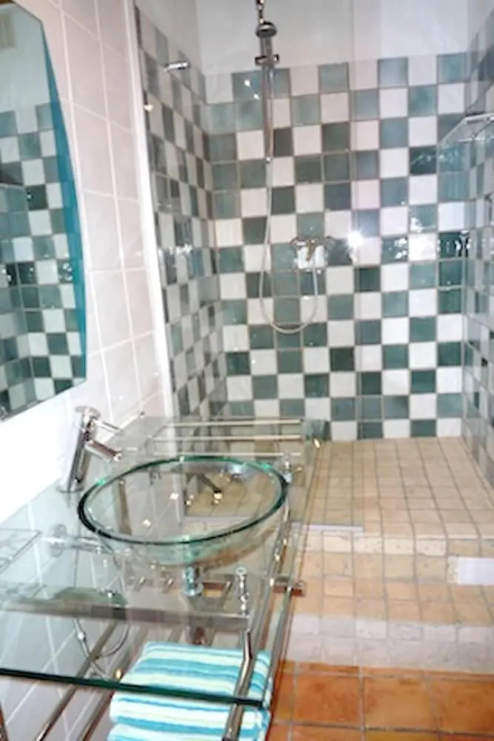 Villa With 5 Bedrooms in Uchaux, With Wonderful Mountain View, Private