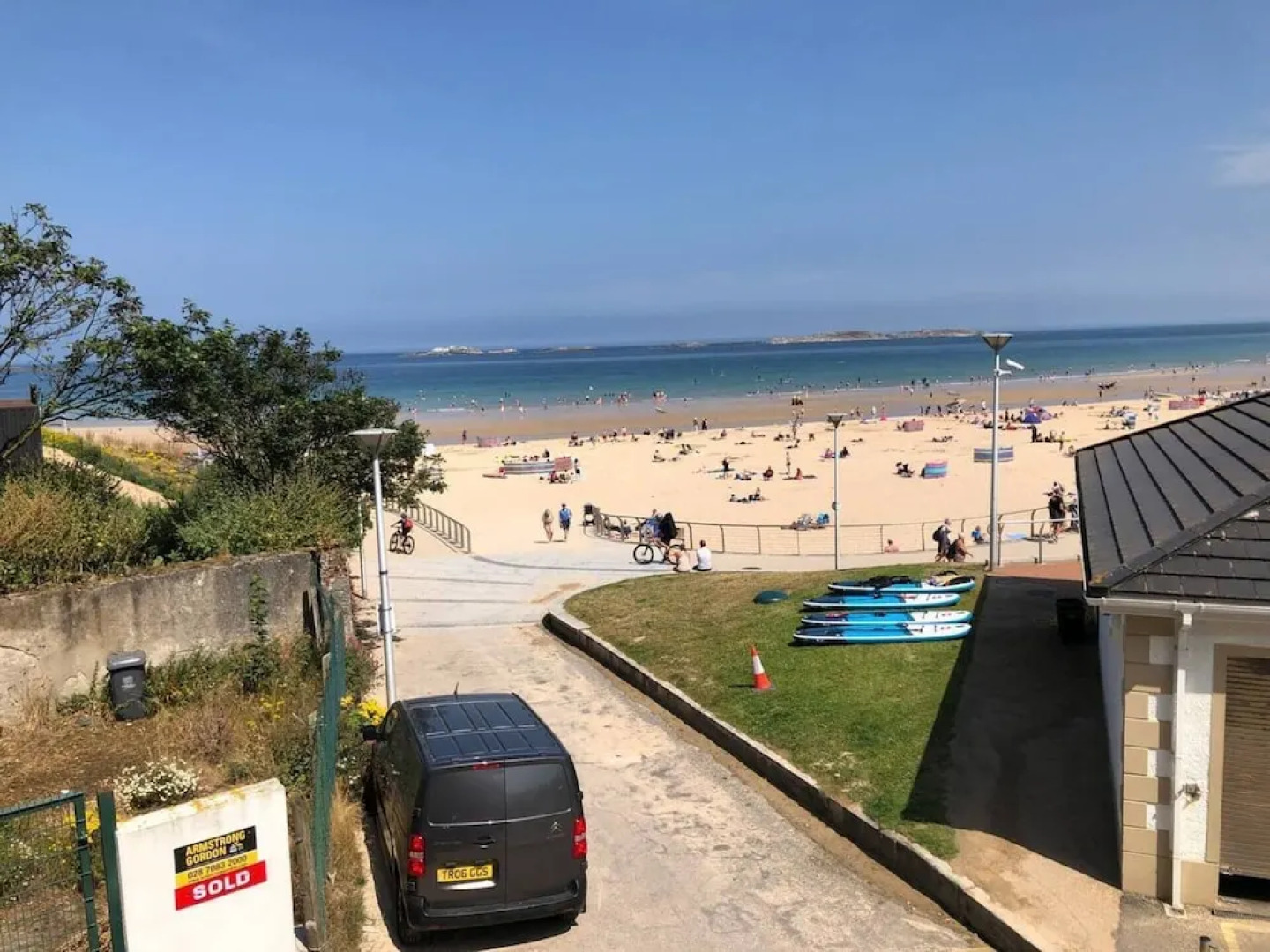 No2 Sandy Bay , Luxury Beachfront Apartment