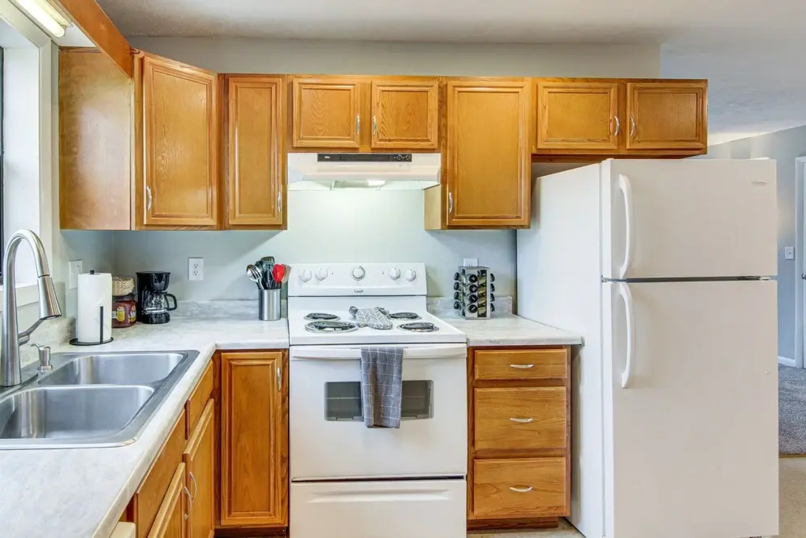 Centrally Located Mills River Townhome w/ Fire Pit