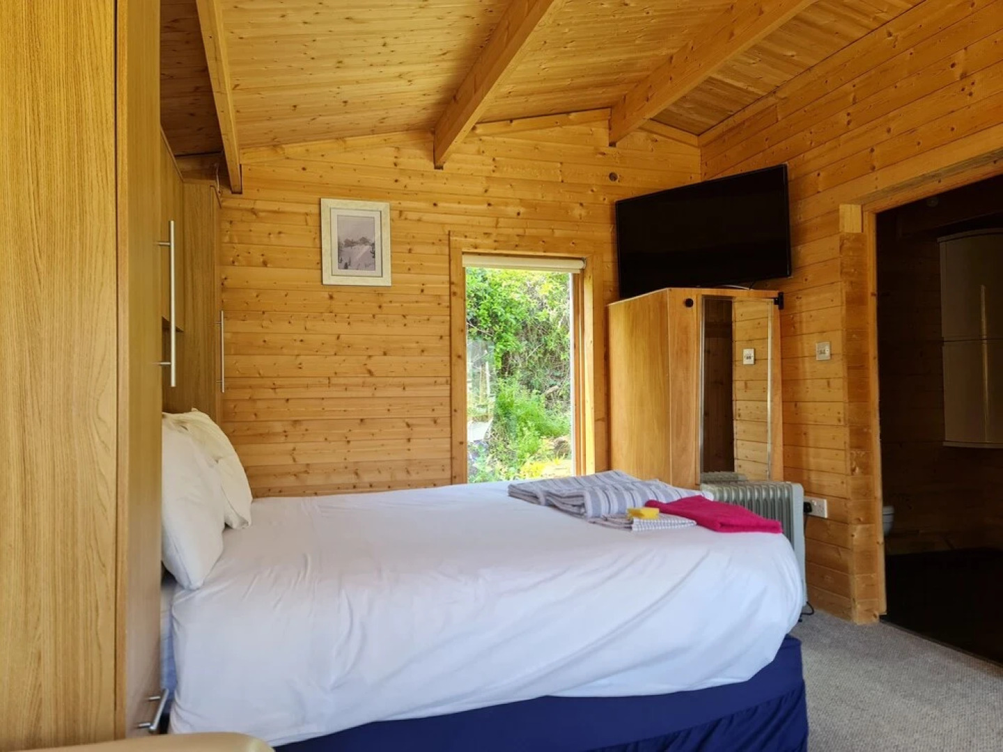 Pet Friendly Private Cabin Town Eurotunnel Beach