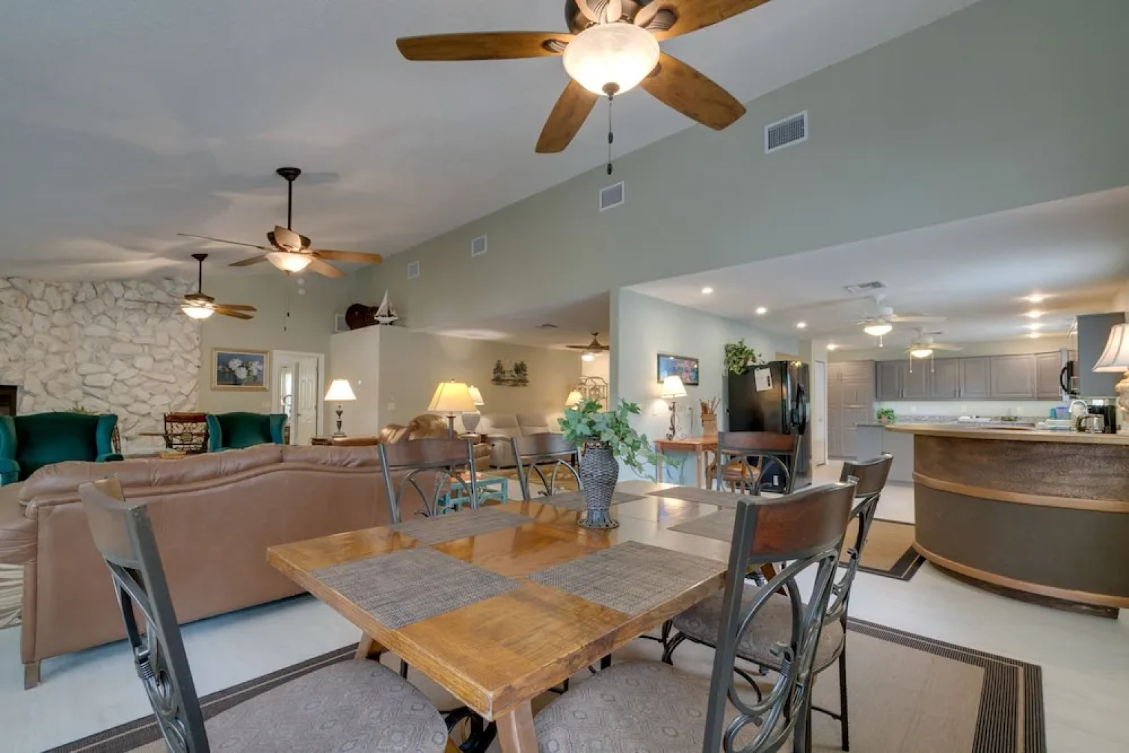 Dock & Lanai: Waterfront Home in Dunnellon