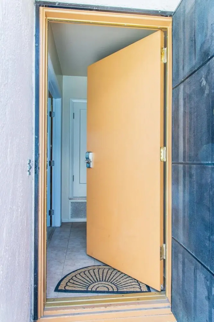 Large 2 Bed w/ Room For 8