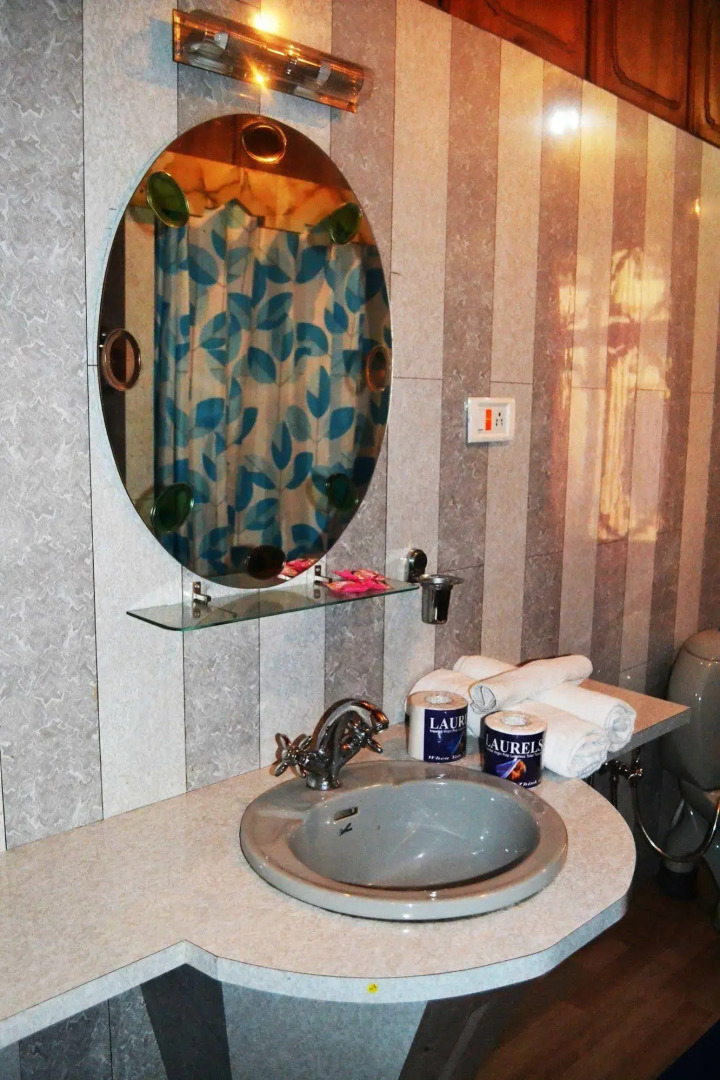 Отель Swan Group Of Houseboats