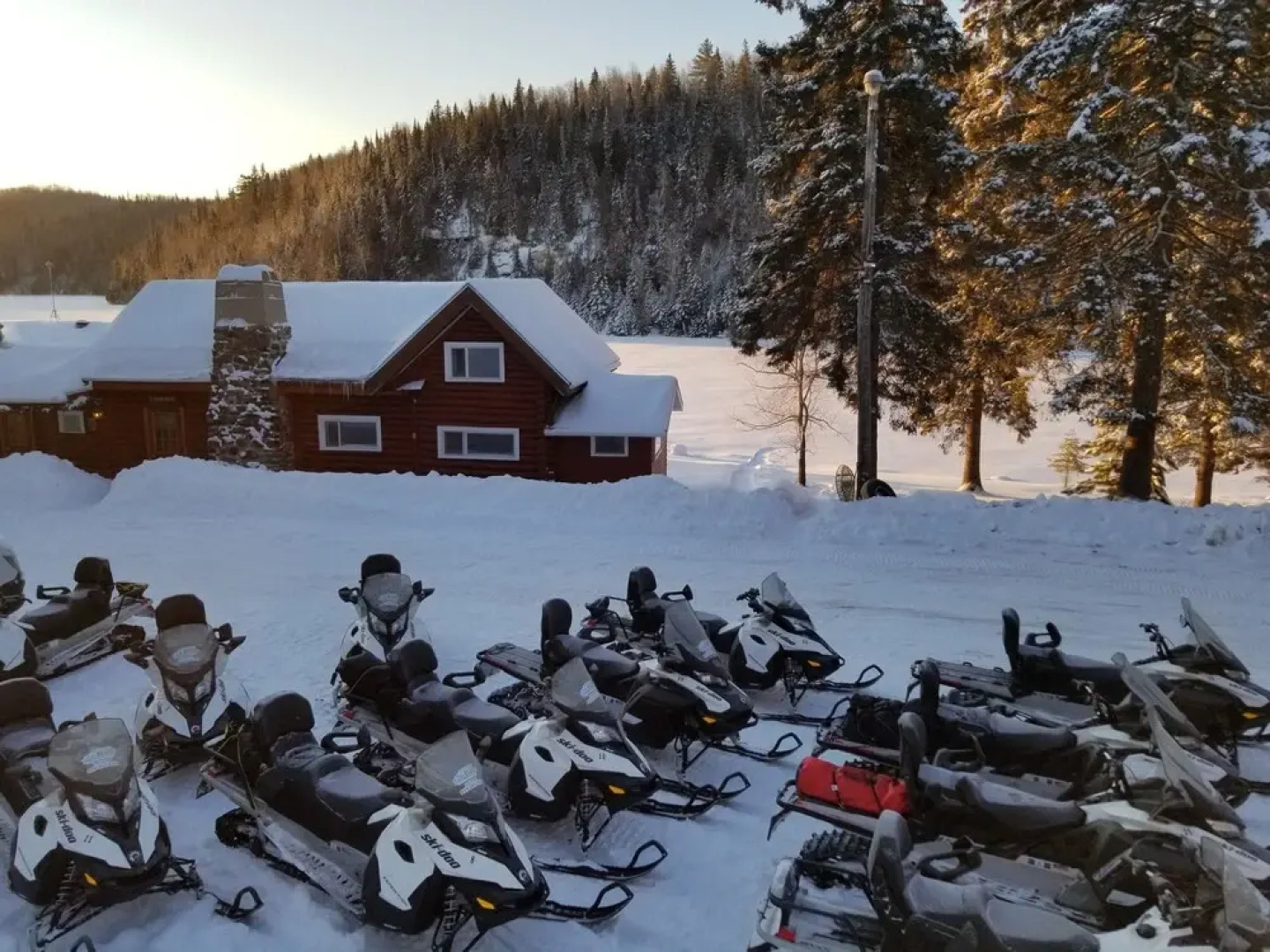 Kan-à-Mouche Pourvoirie Auberge et Chalets