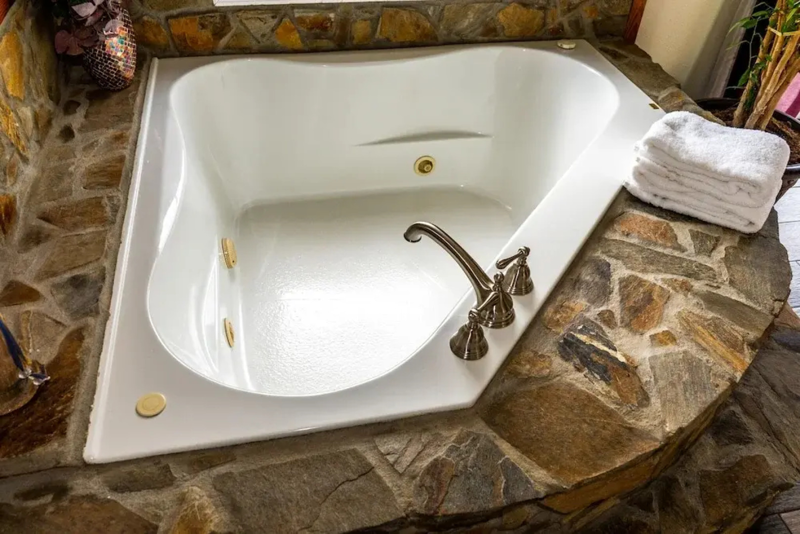 The Chimney Rock Inn & Cottages