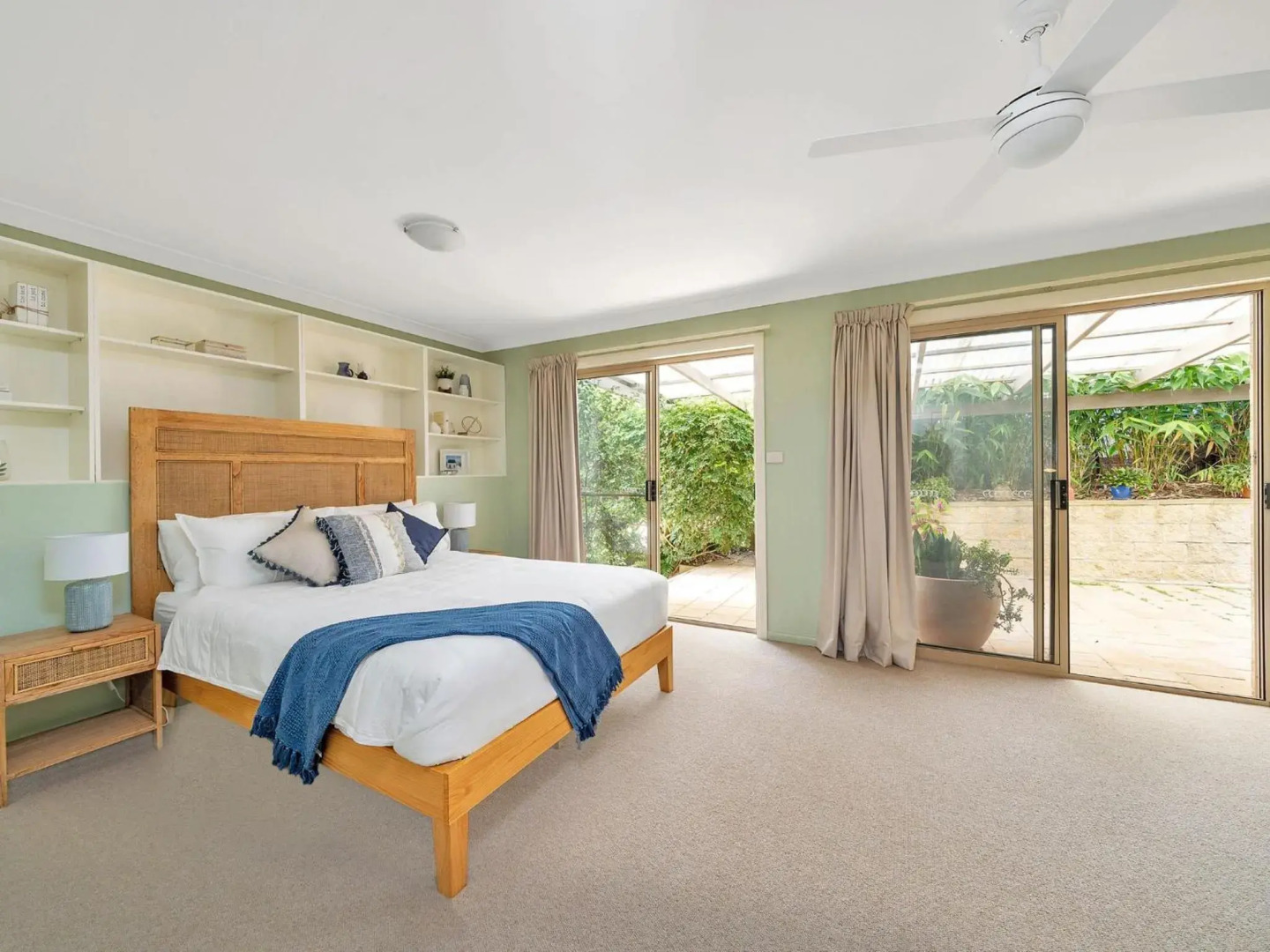 A 7 minute stroll to Greenfield Beach and White Sands Walk