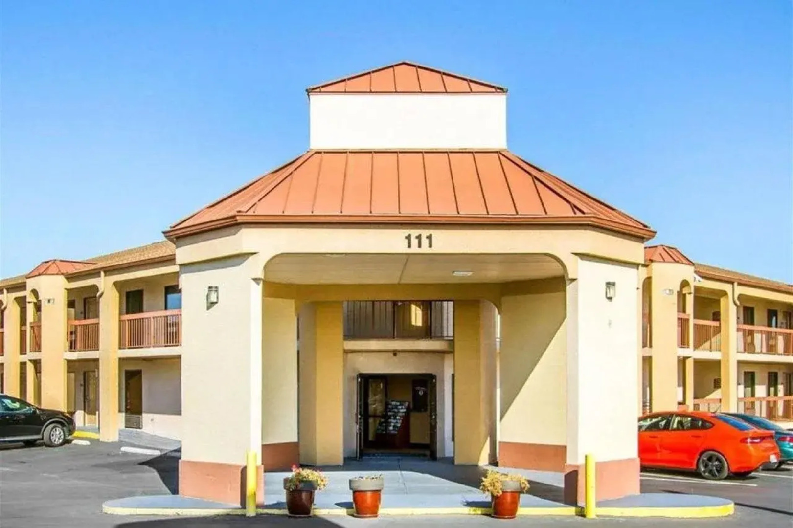 Rodeway Inn & Suites Clarksville near Governors Square Mall