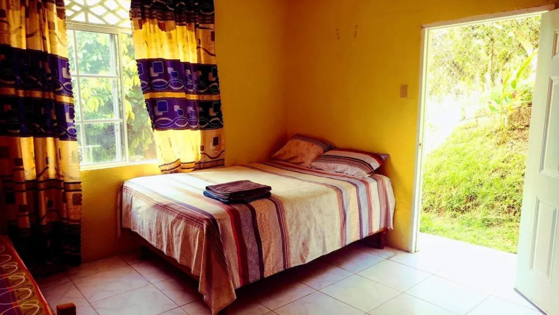 The blue Lagoon Hostel & Private Rooms