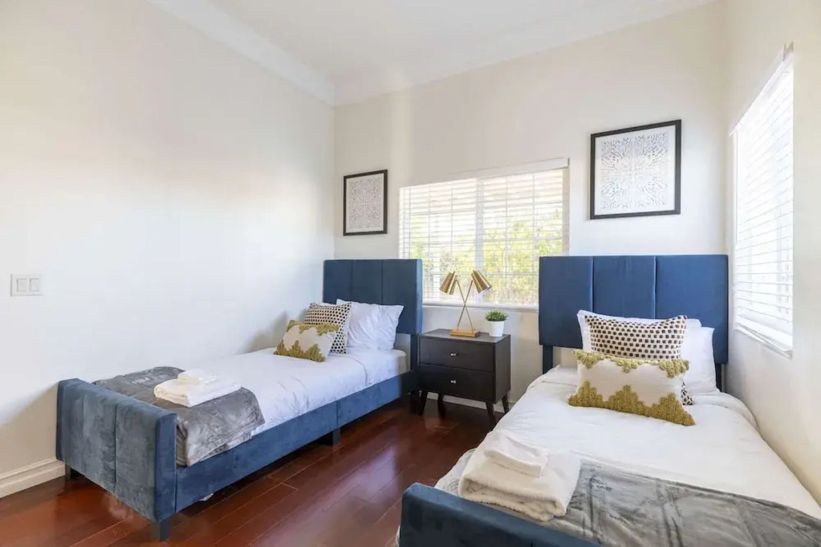 Elegant Retreat Modern Comforts, Prime Location