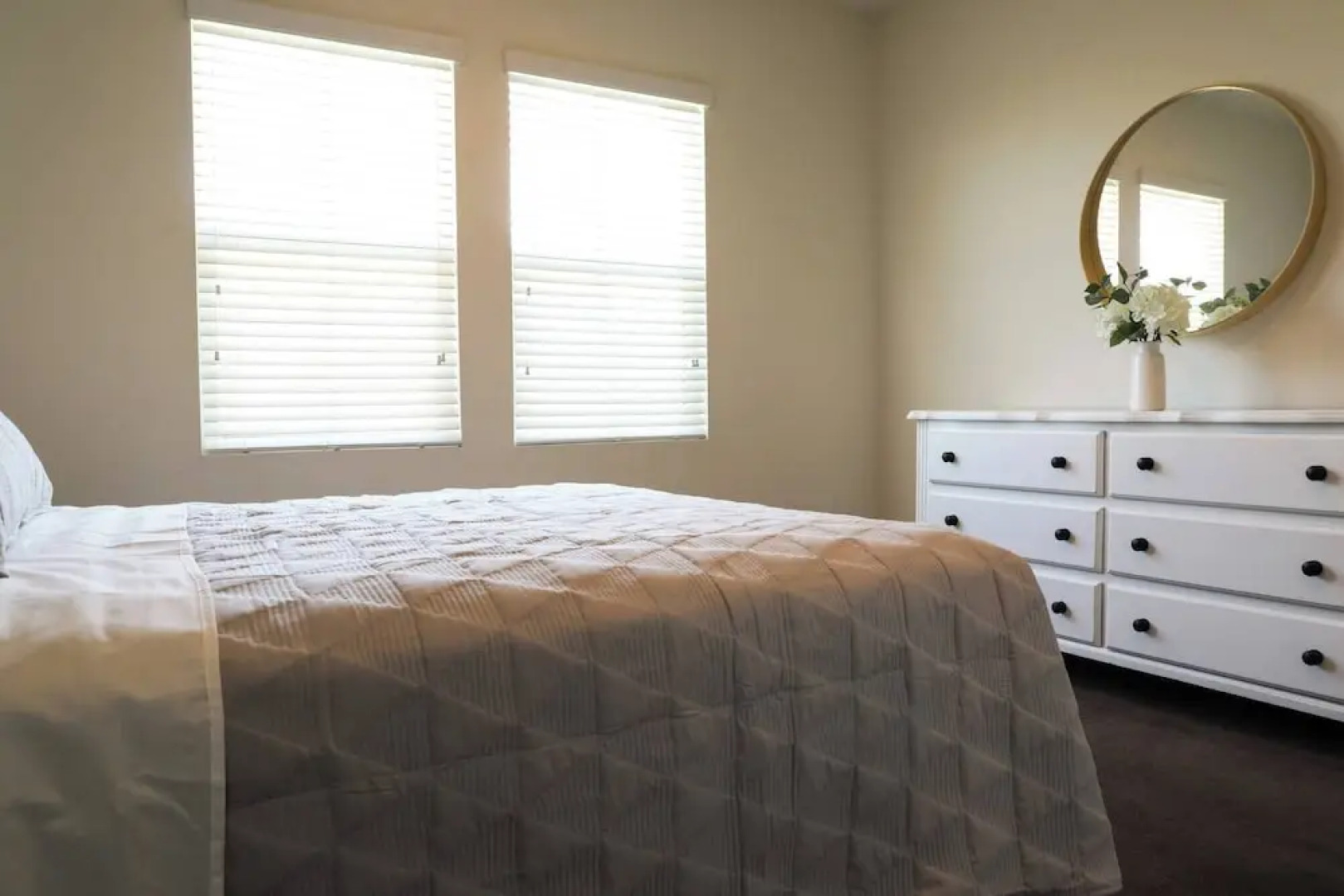 Cheerful 4 Bedroom Entire House Lots Of Open Space