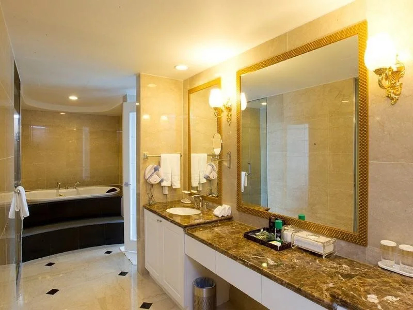 High1 Palace Hotel & CC (High1 Hotel&CC)