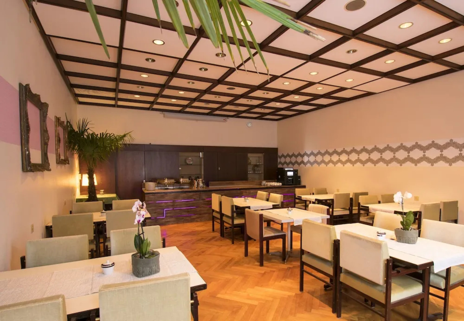 Vintage Hotel Twenty-eight