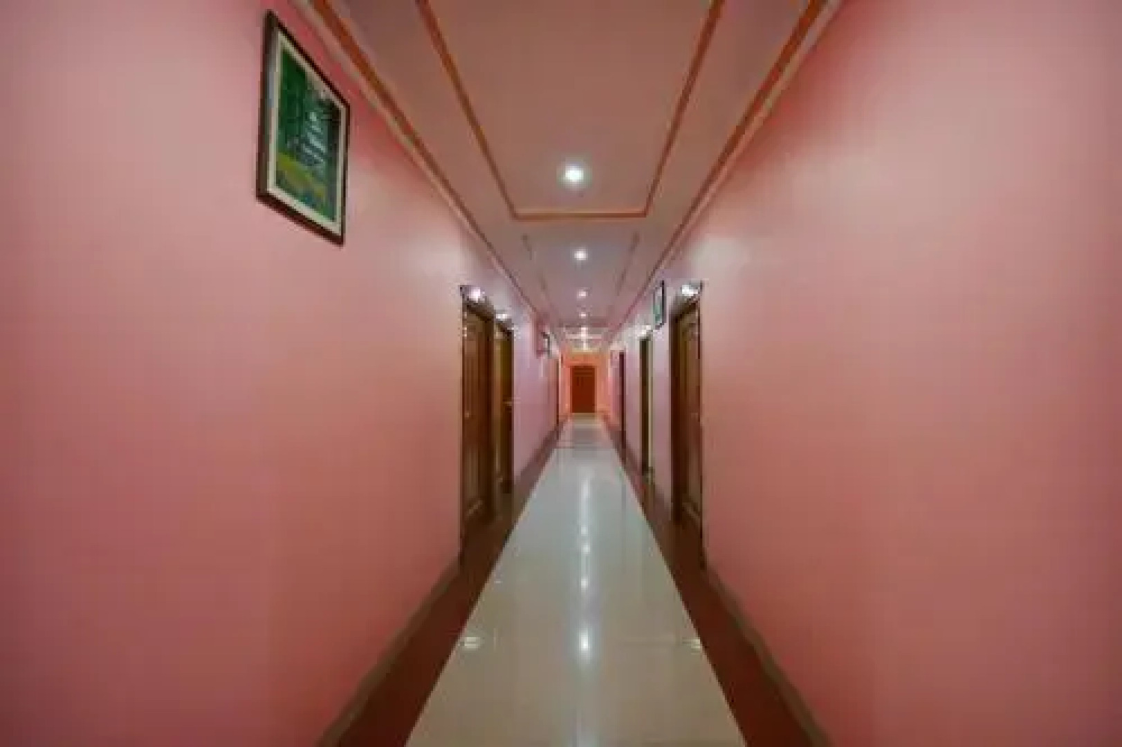 Hotel City Heart  By OYO Rooms