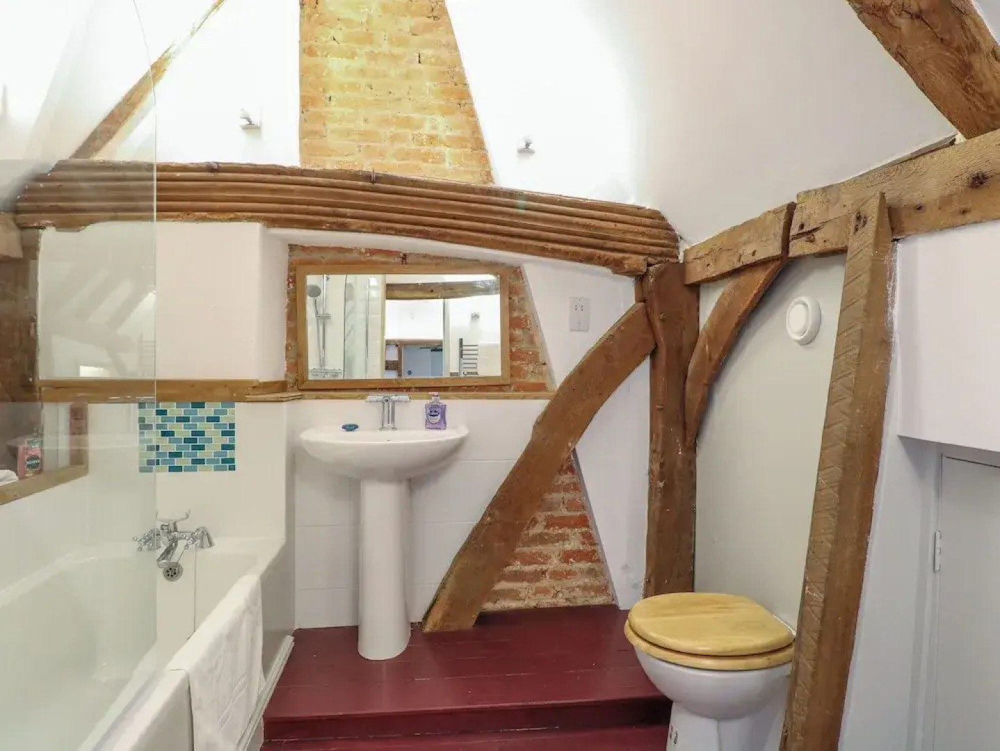 Apartment 4 Chameleon House