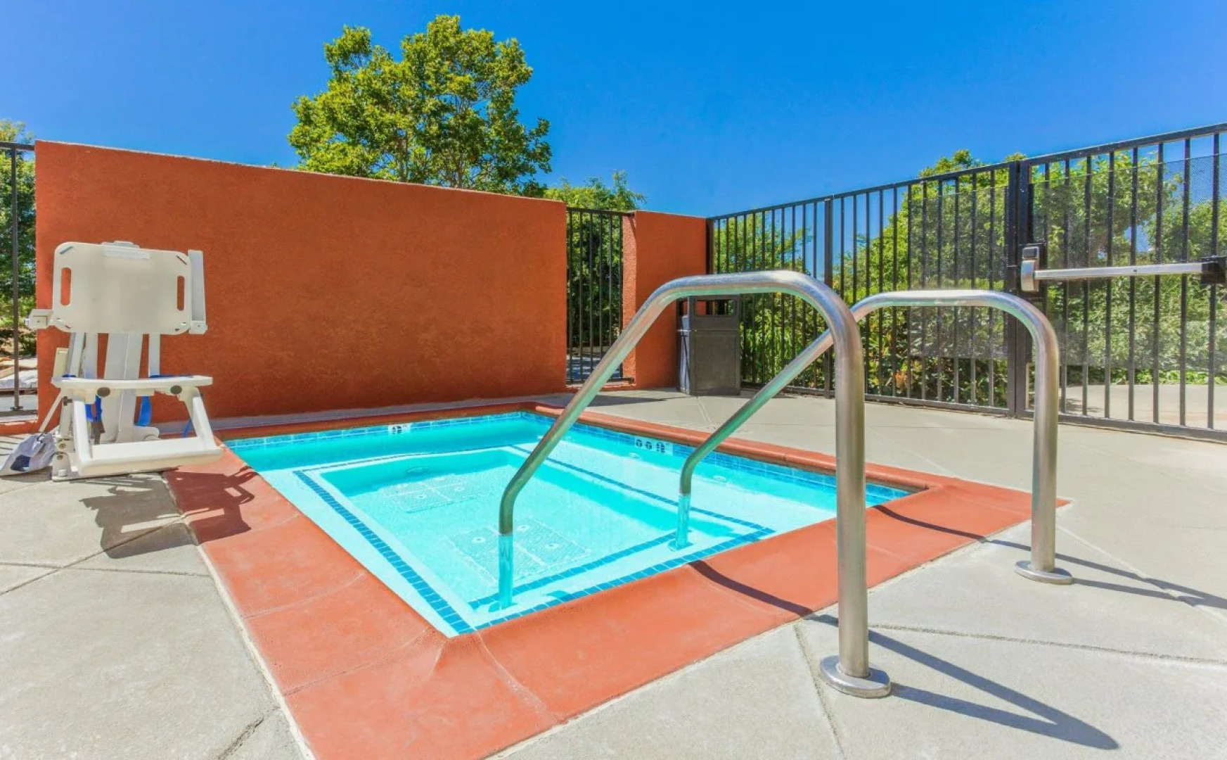 Holiday Inn Express & Suites Elk Grove West I-5 by IHG