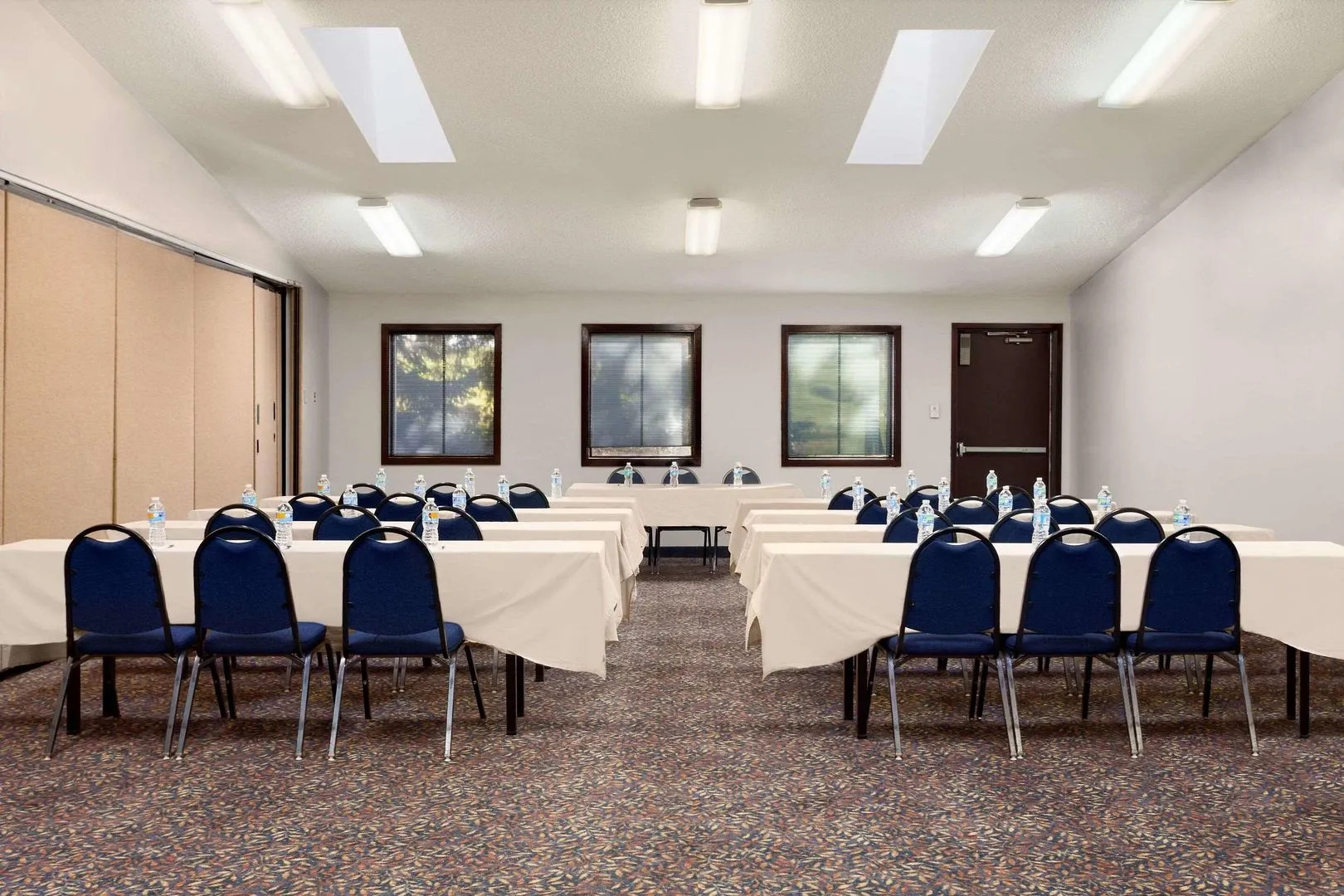 Country Inn & Suites by Radisson, Coon Rapids, MN