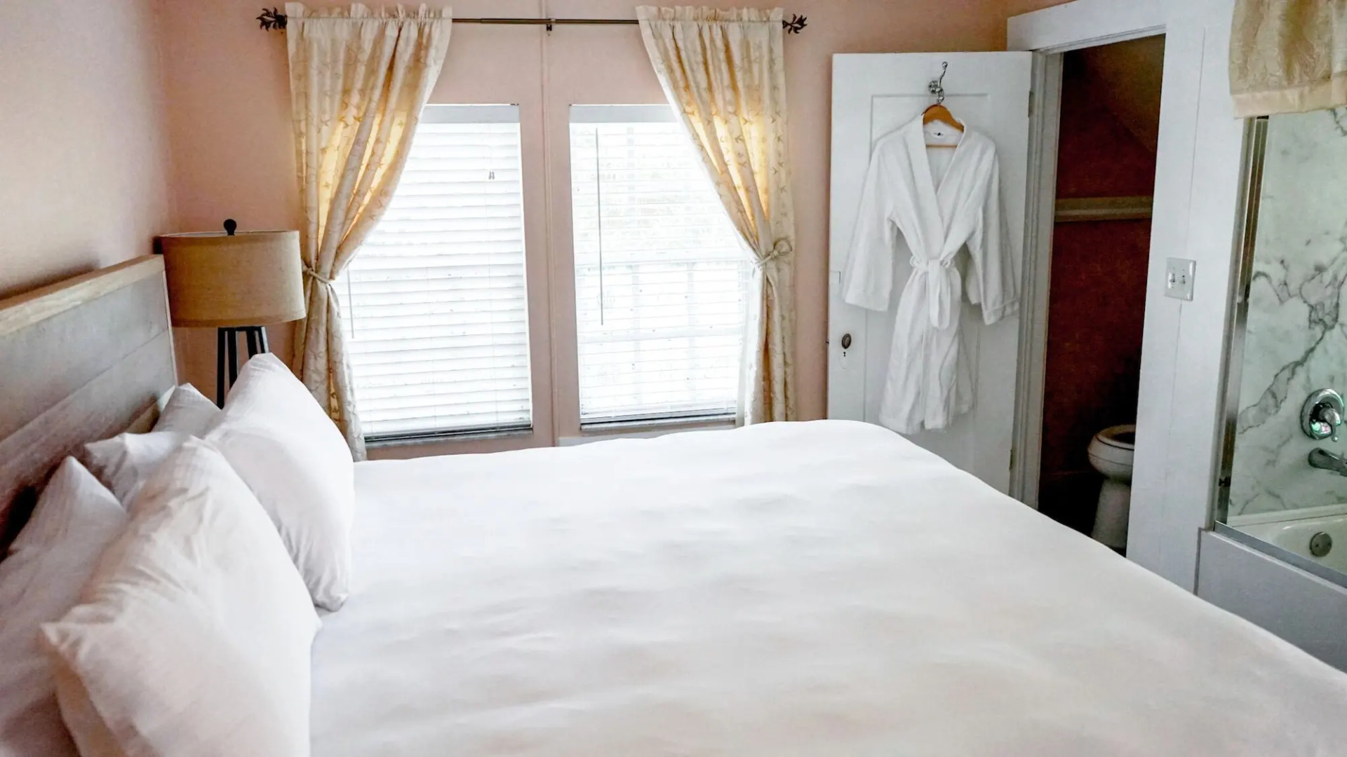 Beach Drive Inn Bed & Breakfast