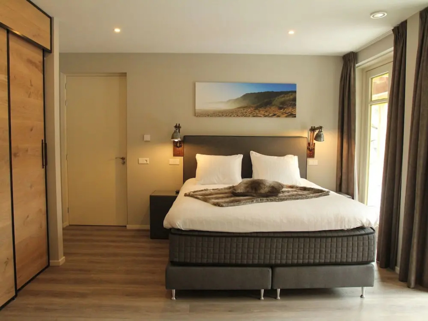 Luxurious Holiday Home with Hot Tub in Noordwijk