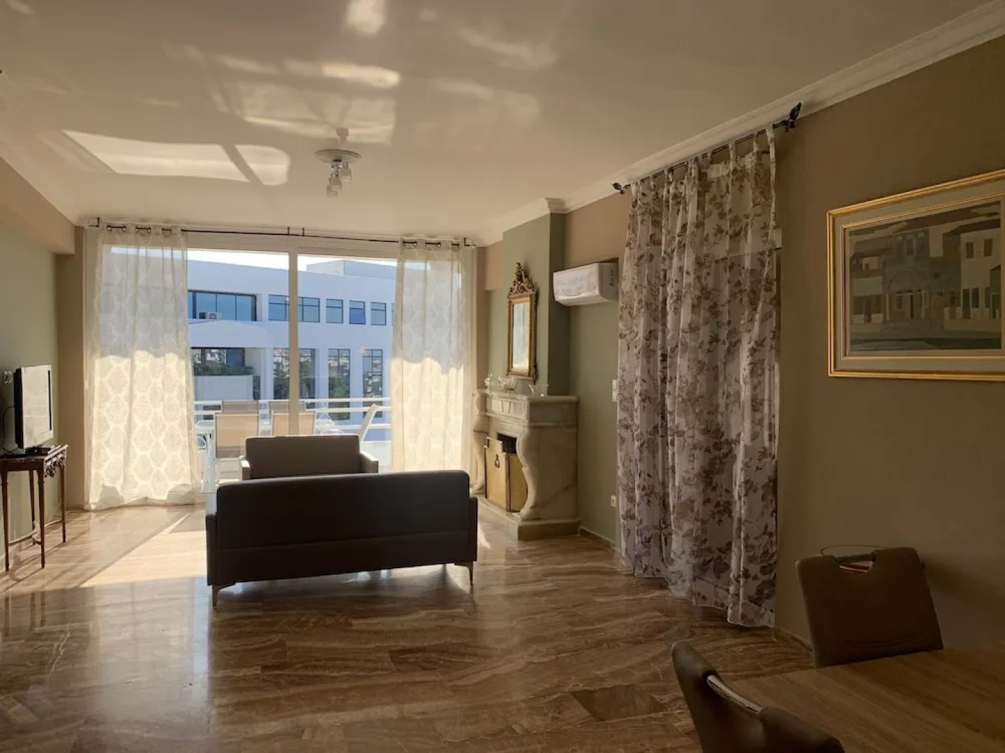 Spacious renovated apartment Marousi KAT