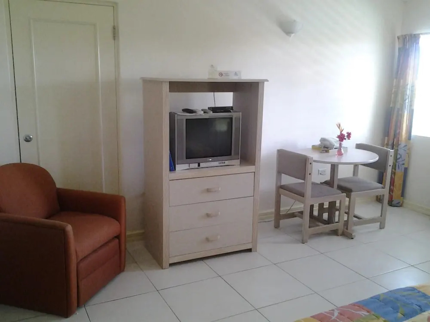 Tropical Winds Apartment Hotel