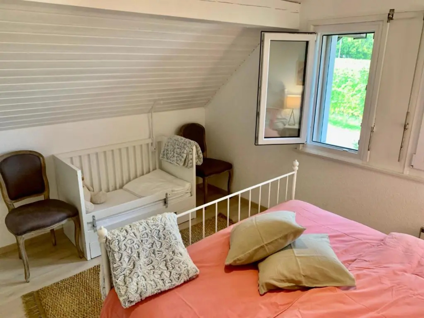 Stunning 6-bed Villa in Etoy