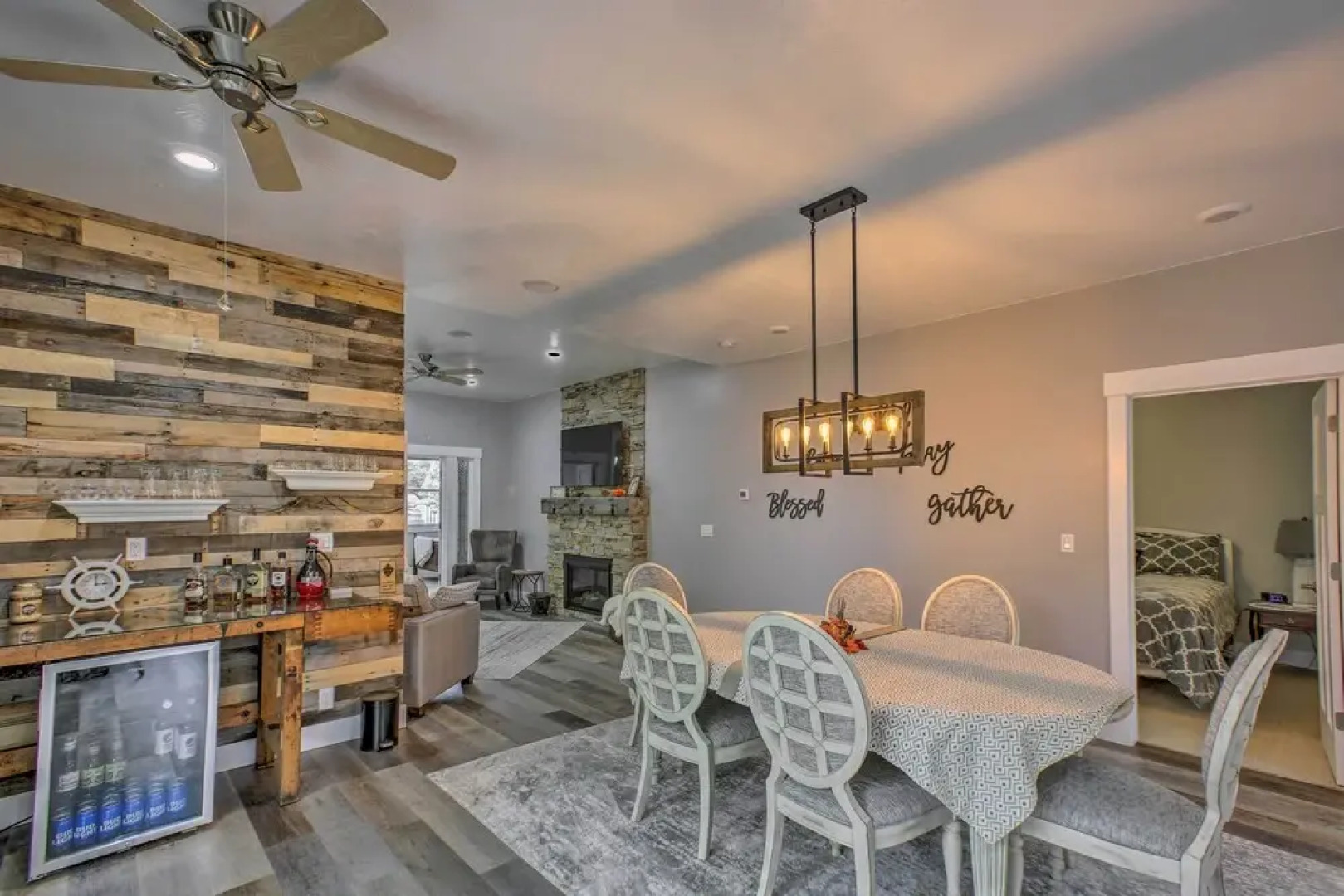 < 1 Mi to Dtwn Ludington: Bright Lower-level Unit