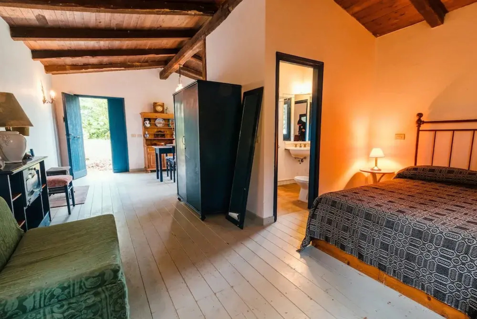 Donkeys and Roses La Casa delle Querce