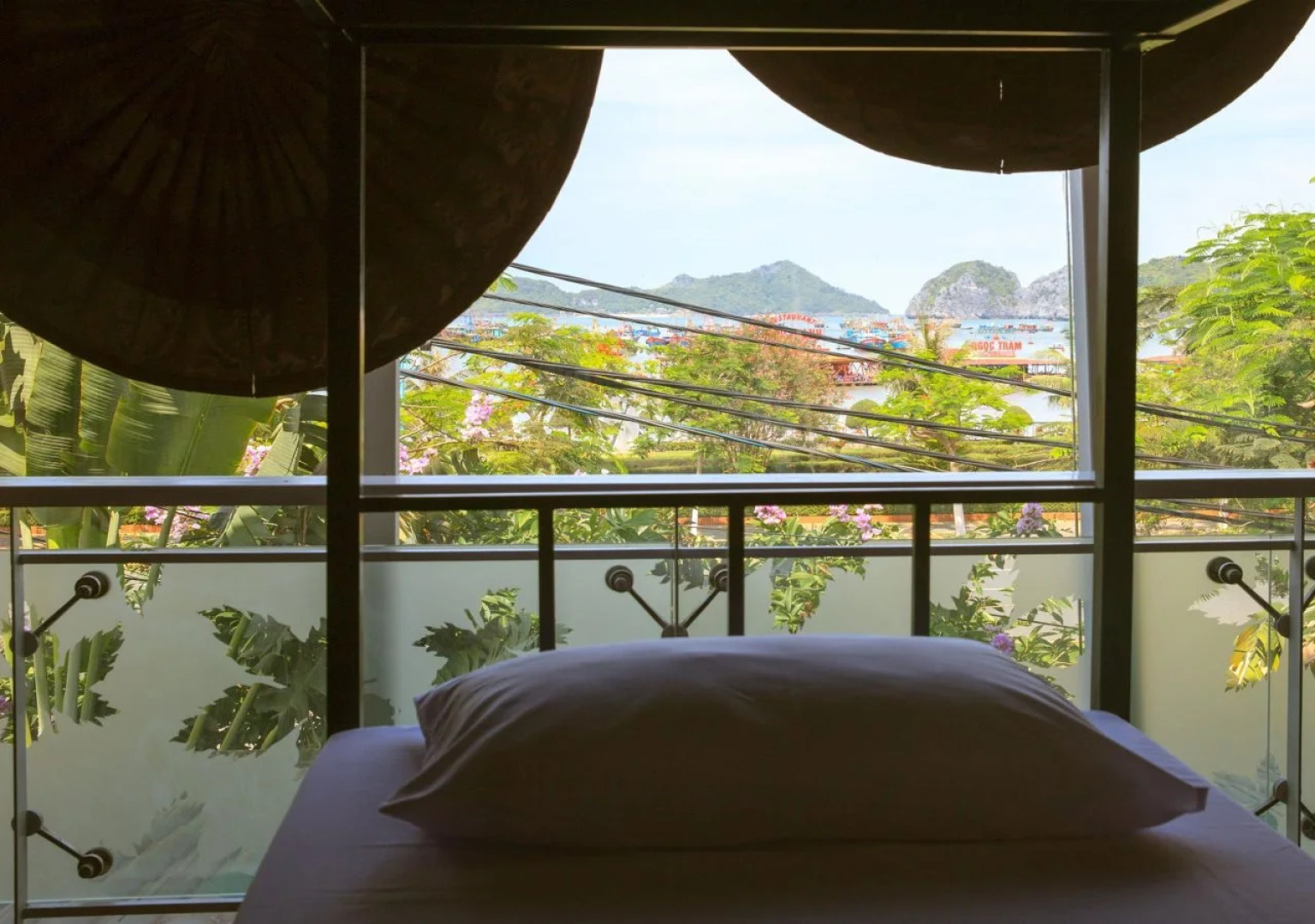 Catba Central Hostel