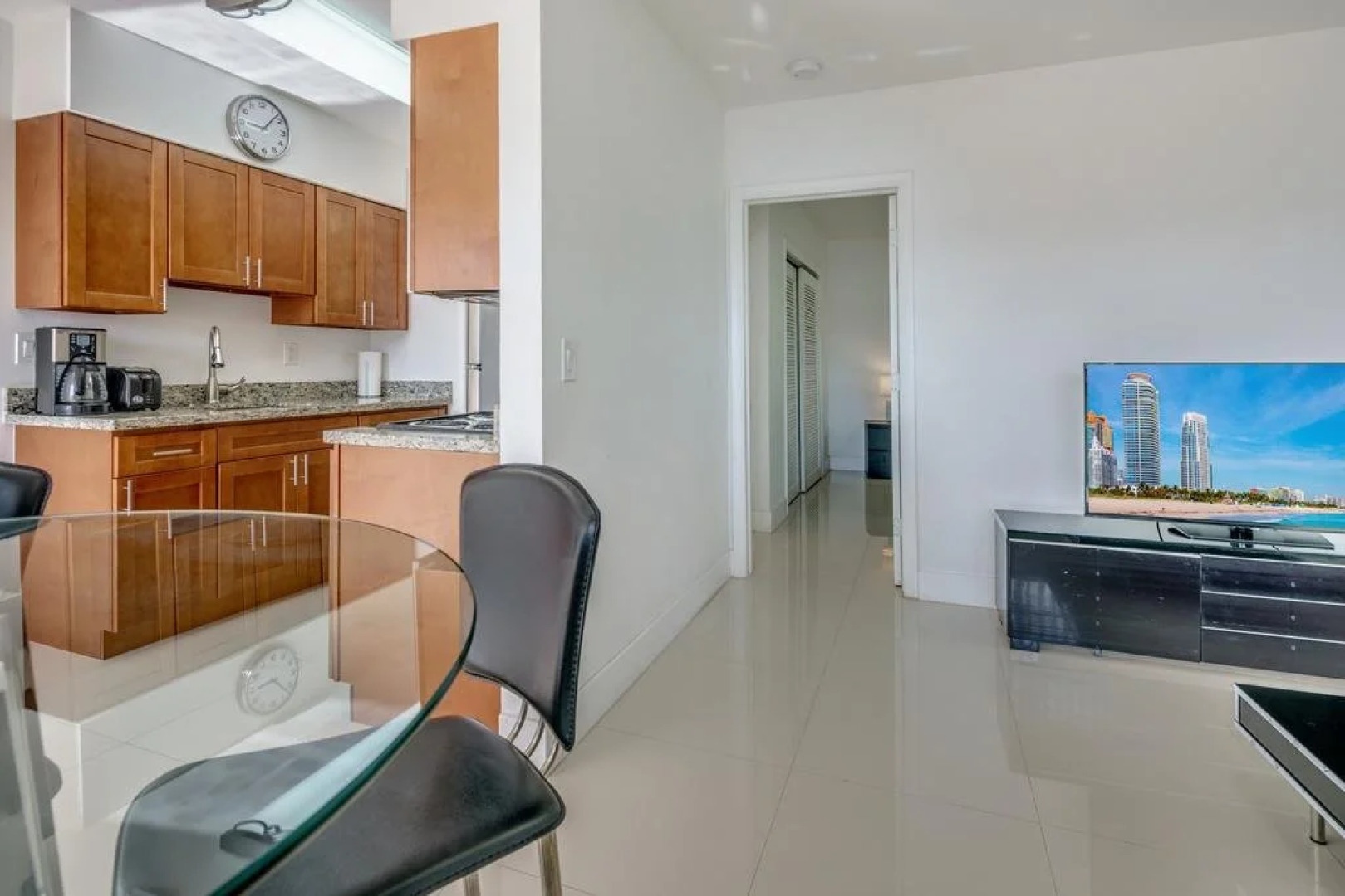 Luna Paradise by the Sea