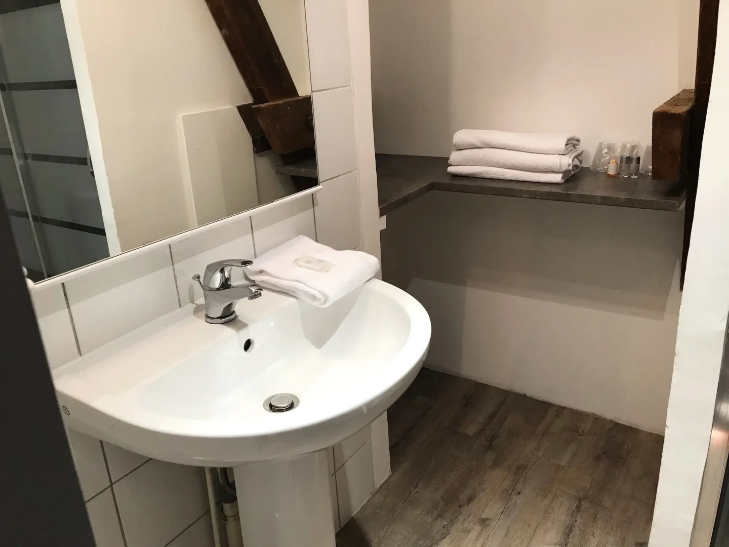 Brit Hotel Aux Sacres