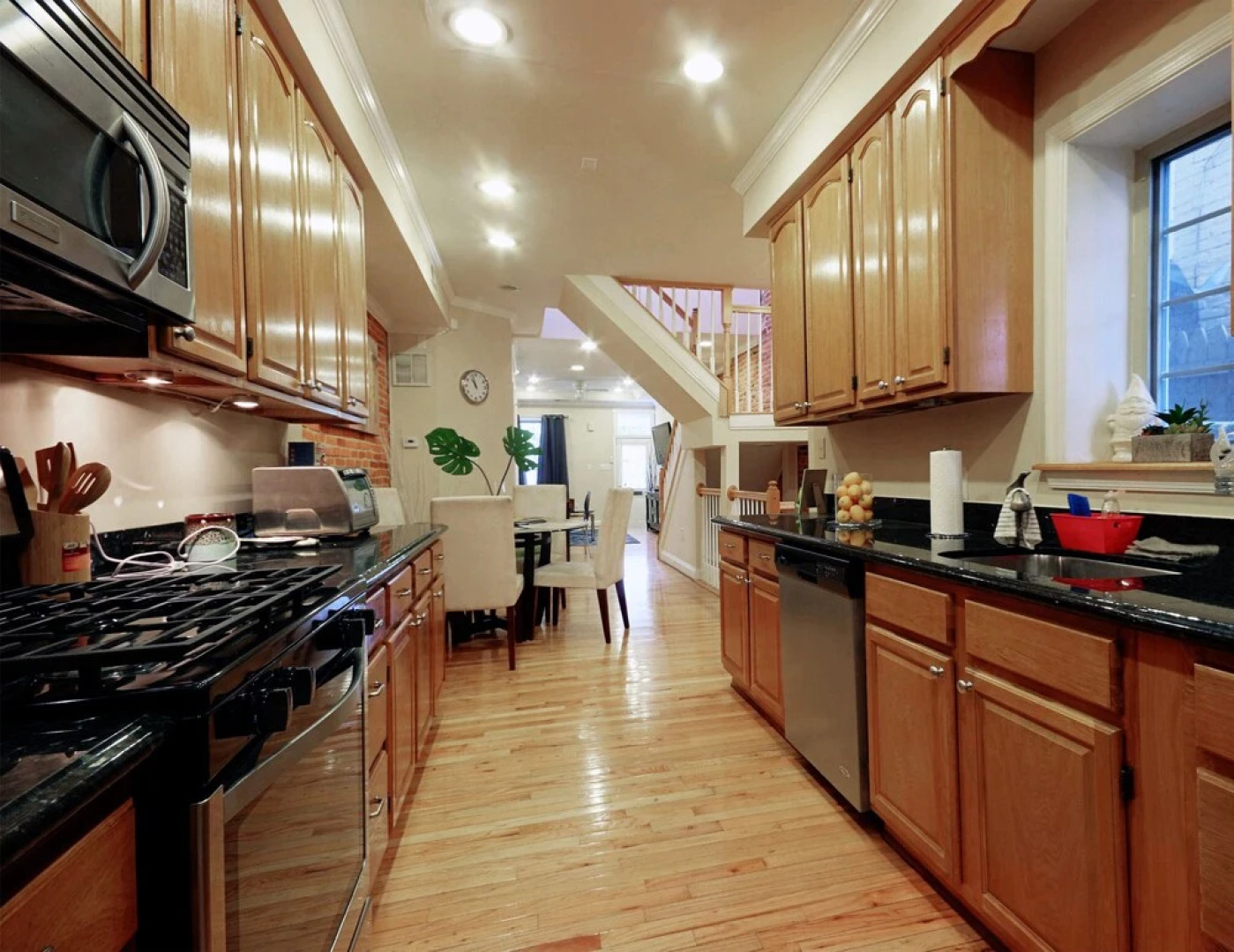 Brick 3BR Home in Trendy Neighborhood, Newly Renovated! Holiday home 3