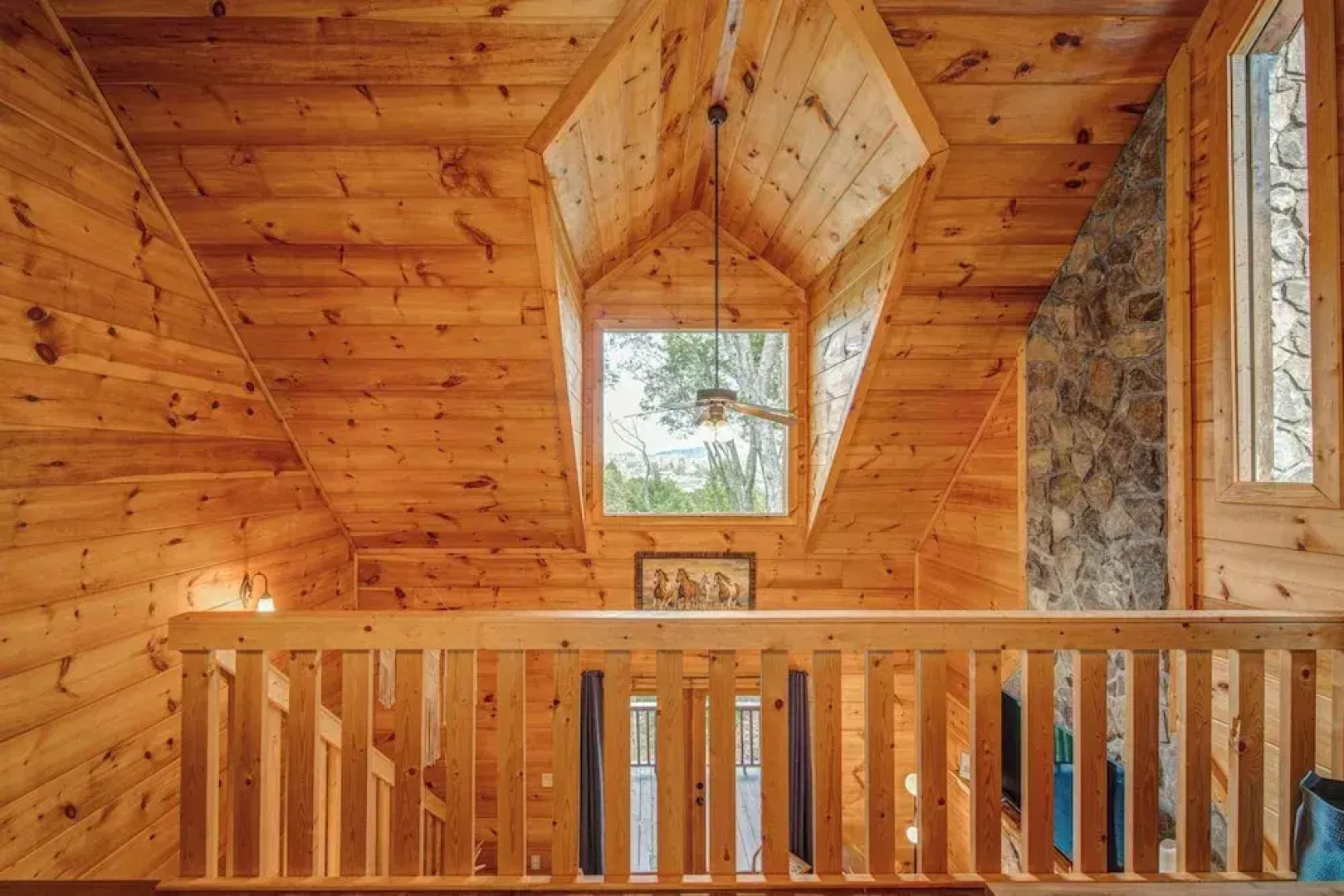 Gorgeous & Secluded 3 BDR Cabin in Mineral Bluff!