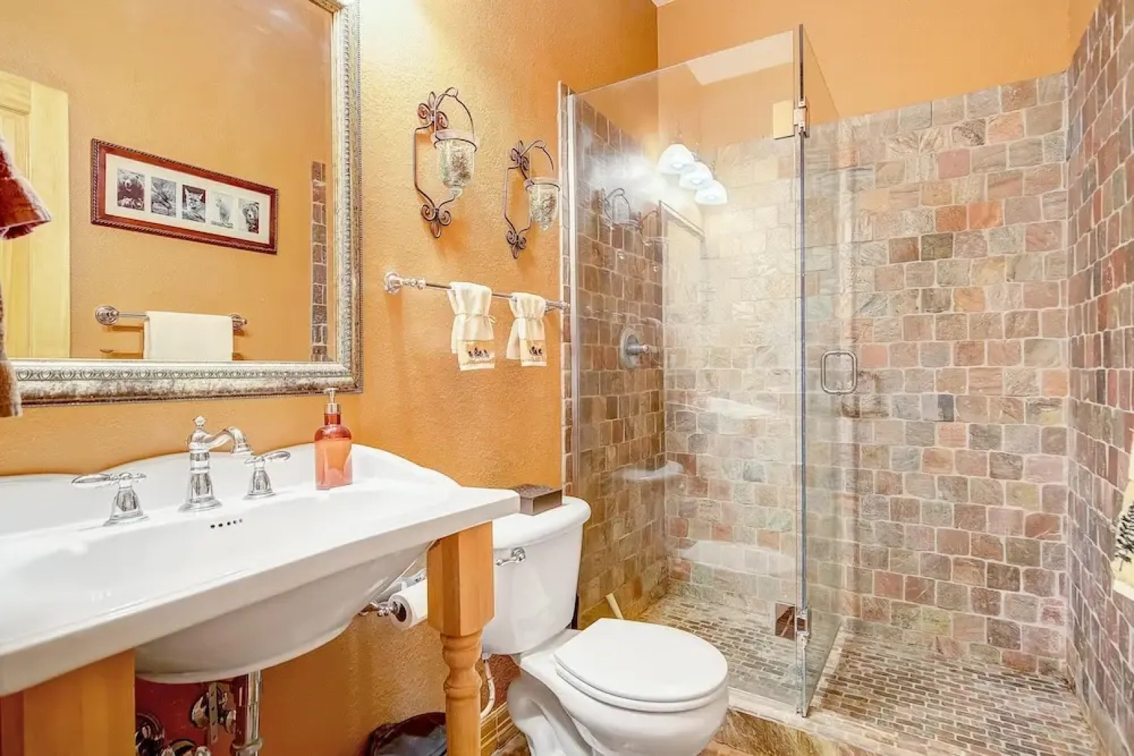 Secluded & Spacious Mountain Getaway