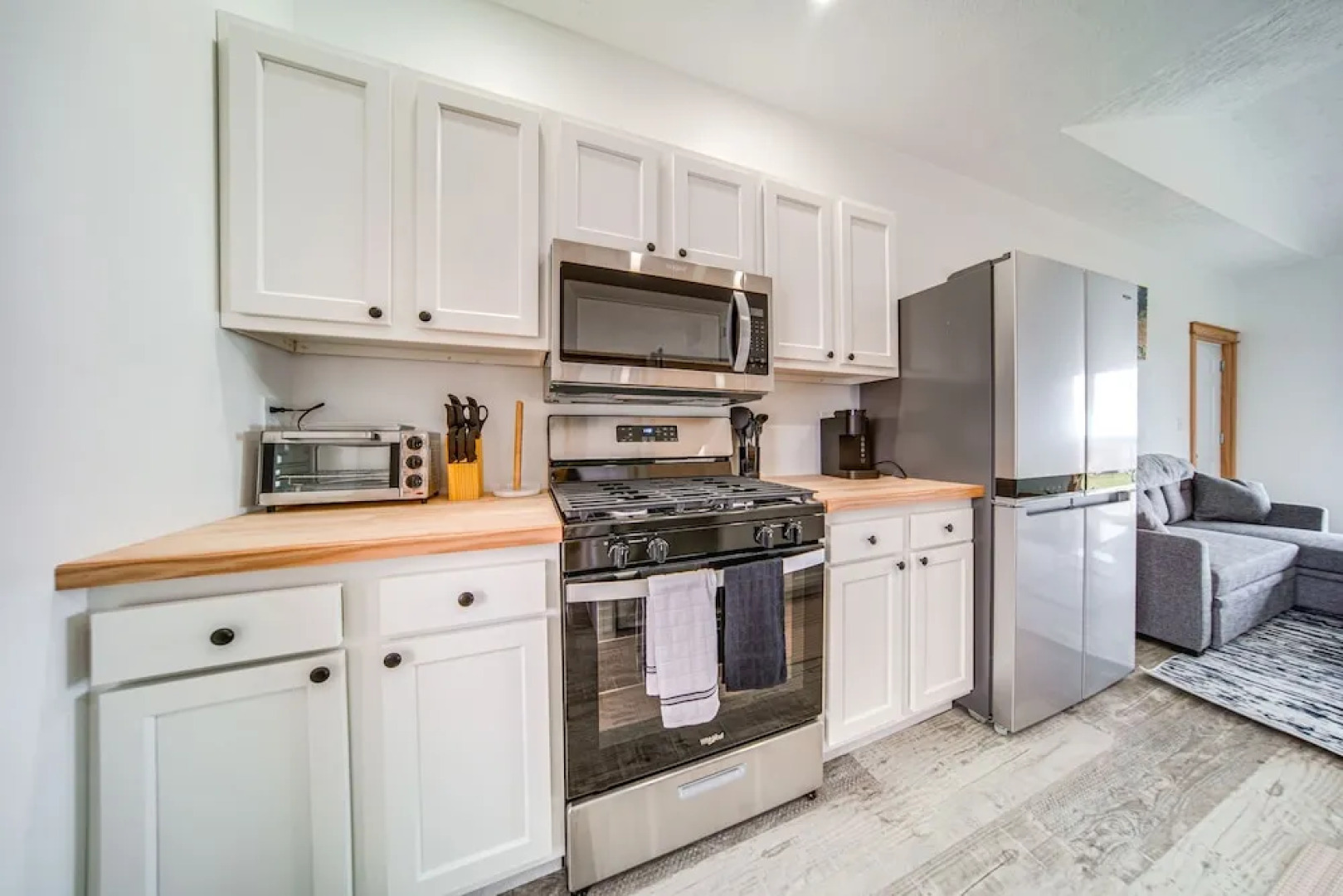 Balcony+ Golf Course View: Quiet Erie Getaway