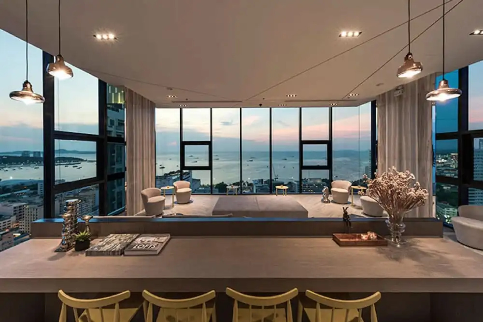 Pony's Homestay -The Base Condo-