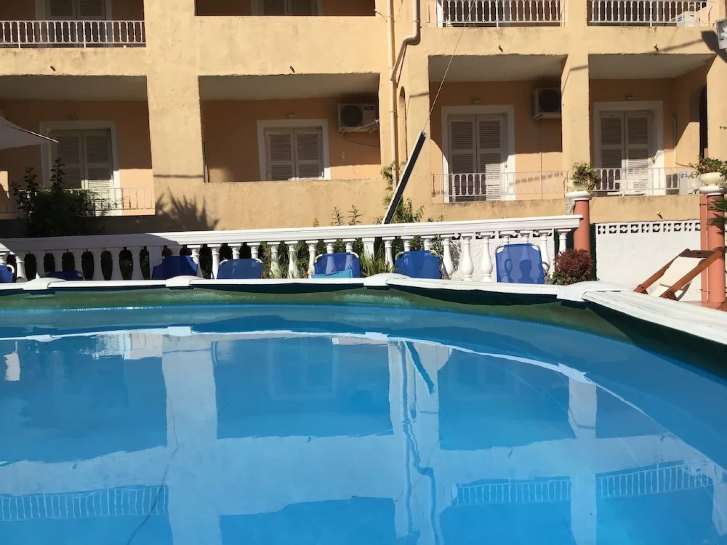 Almyra Apartments & Studios