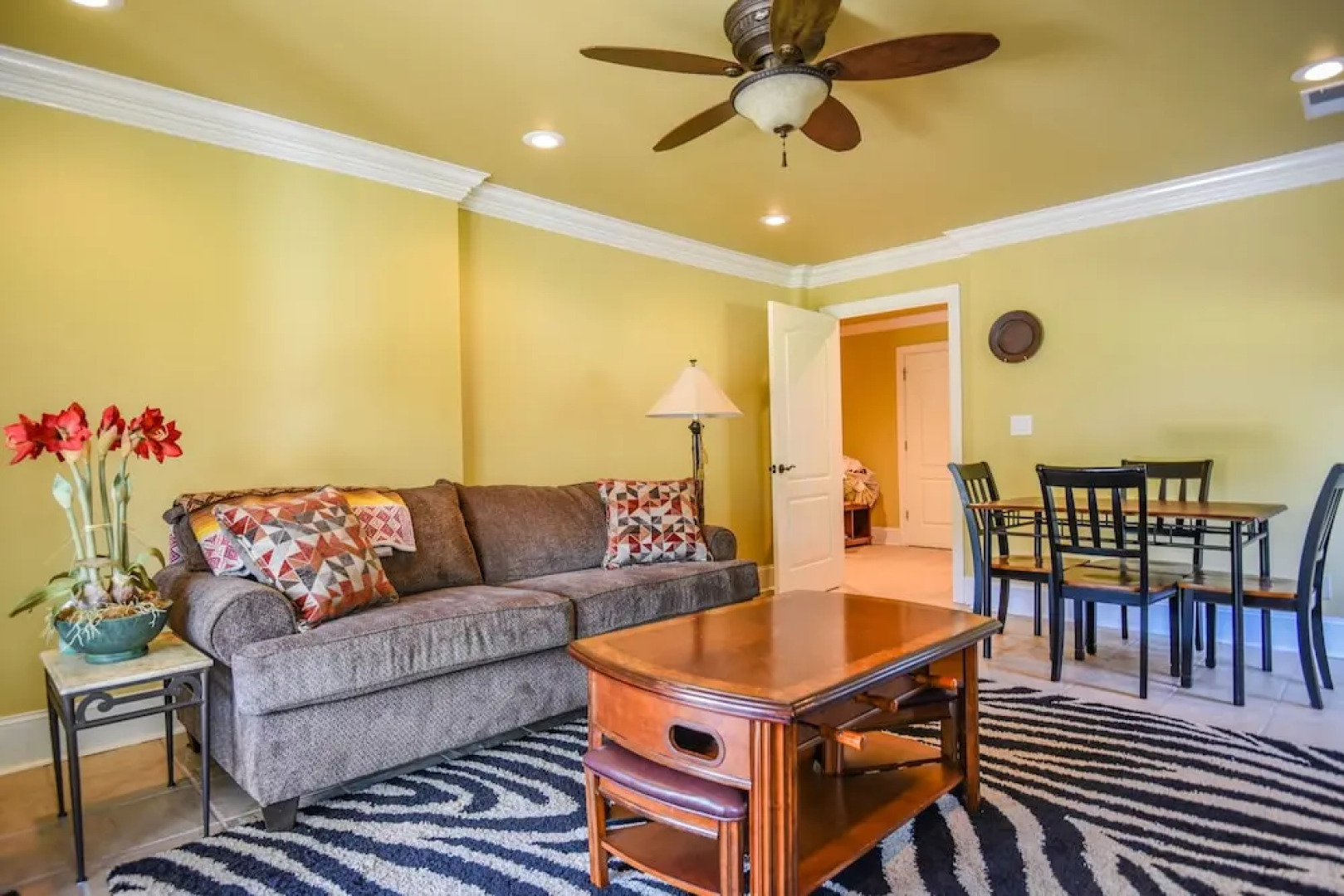 Large Home On Private Peninsula With Hot Tub + Sauna! 4 Bedroom Home