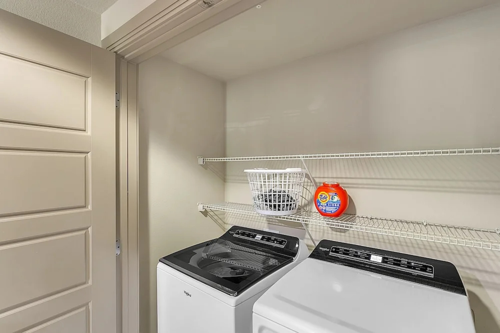 Cozy Condo Nature,park &lakeview 2 Bedroom Condo