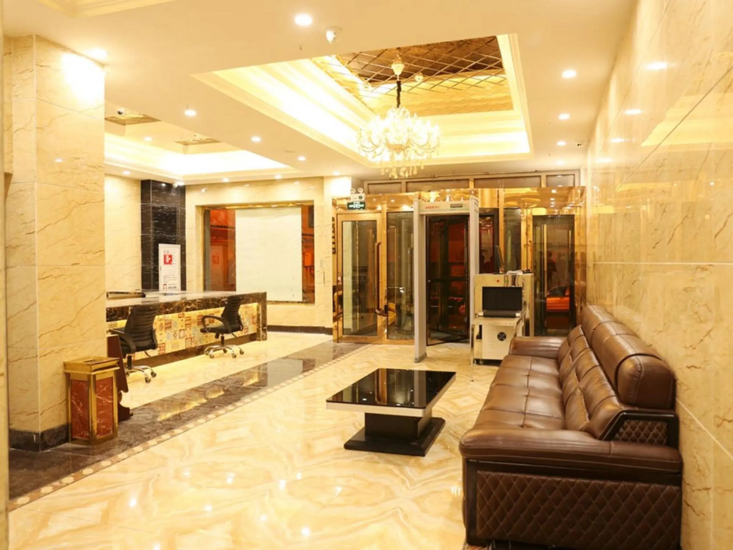 Super 8 by Wyndham Hetian Tuan Jie Square