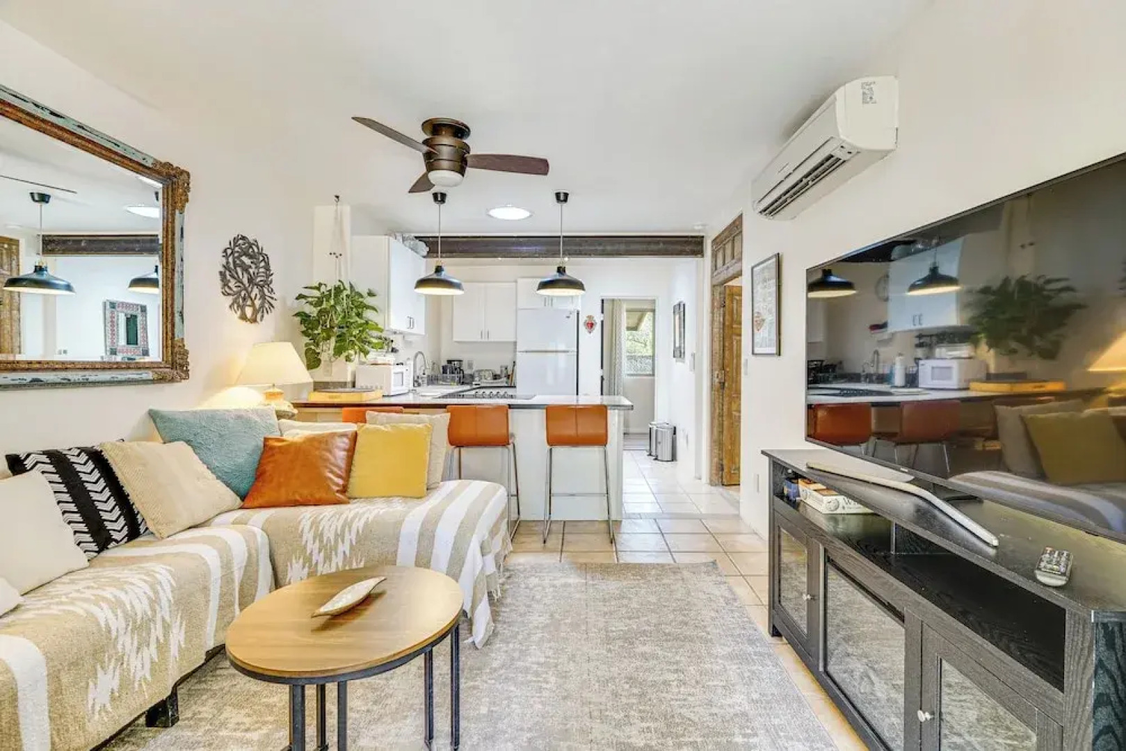 Vibrant 'casa Paloma' w/ Patio - Near Vineyards!