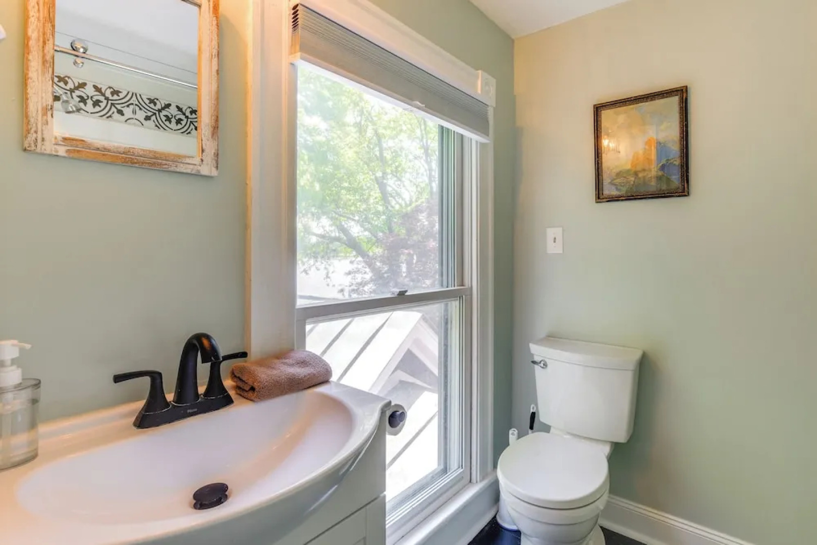 Bayfront Heathsville Home w/ Crabbing Pier!