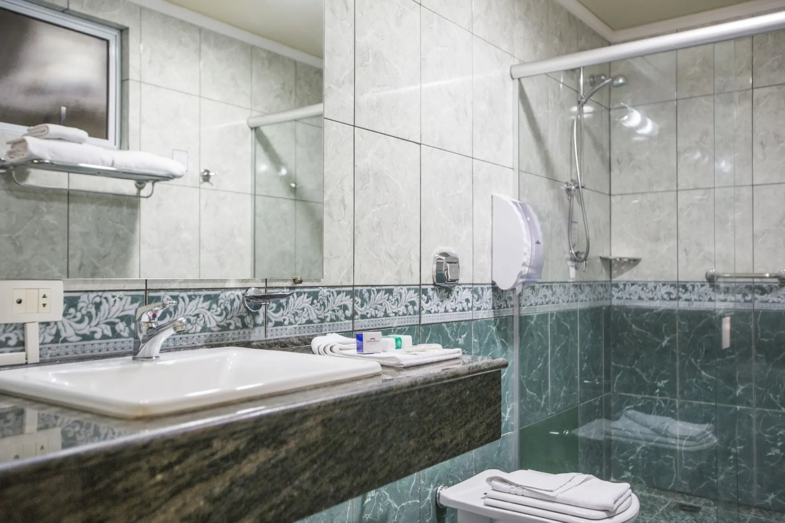 Astron Suítes São José dos Pinhais by Nobile