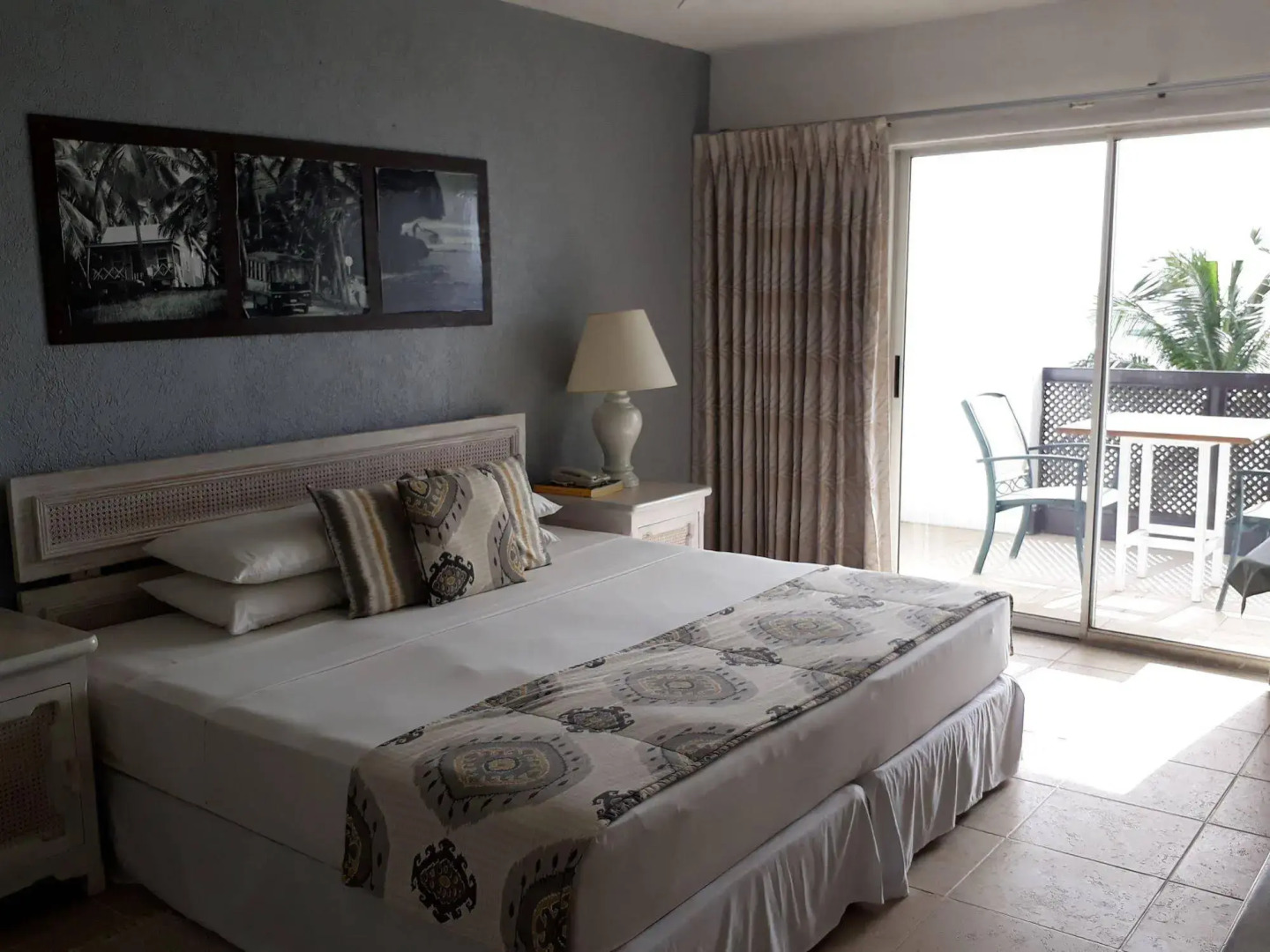 Tropical Sunset Beach Apartment Hotel