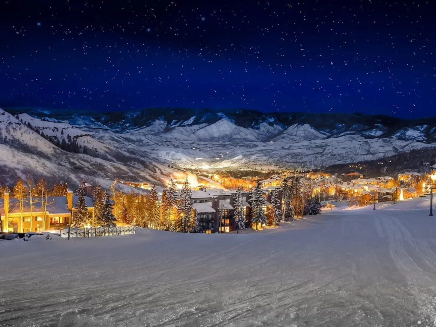 6BR 4BA Aspen Lodge Private Deck Mountain Views Hot Tub by RedAwning