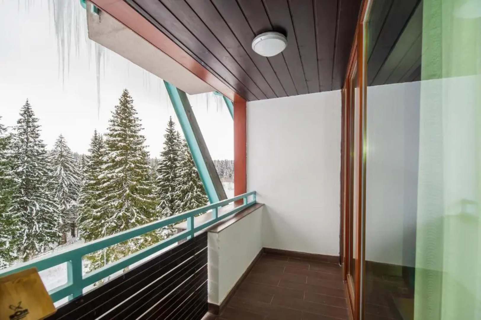 Charming 2-Bedroom, Silver Mountain, A Building