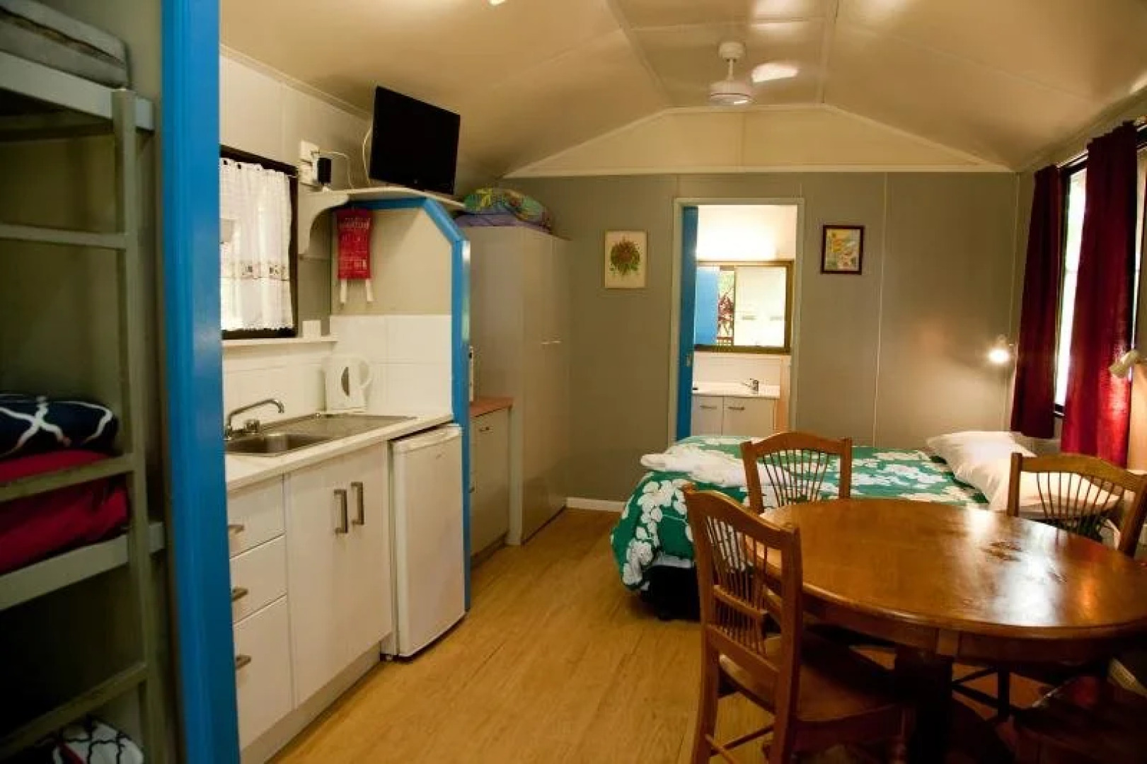 Lake Eacham Caravan Park & Self-Contained Cabins